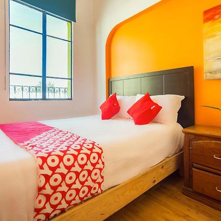 Oyo Hotel Hare Krishna 몬테레이 외부 사진